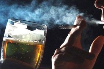 研究：人越窮越抽煙喝酒