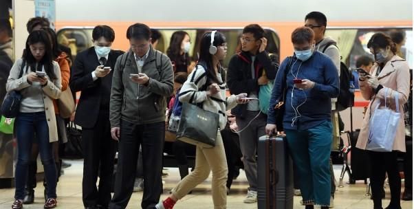 頭痛欲裂如得腦瘤！ 竟是智慧型手機惹的禍