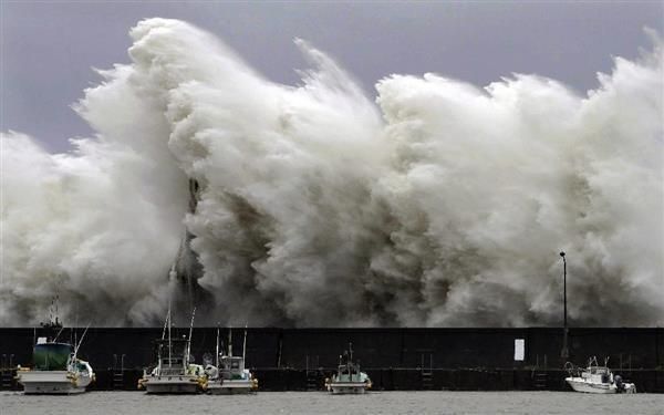 台风中的云淡风轻