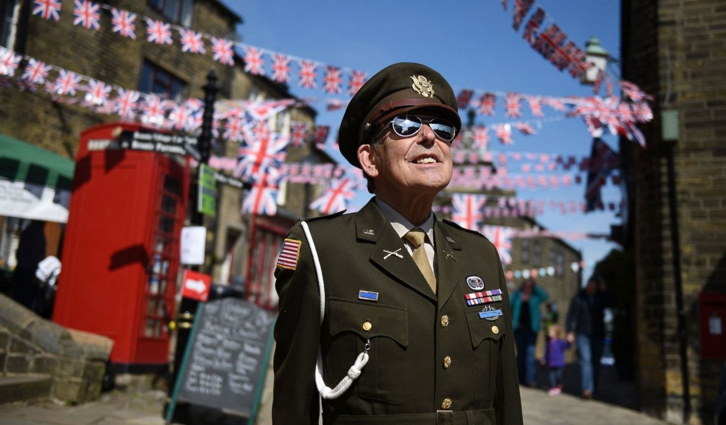 英國小村莊內二戰時期情景經典再現（組圖）