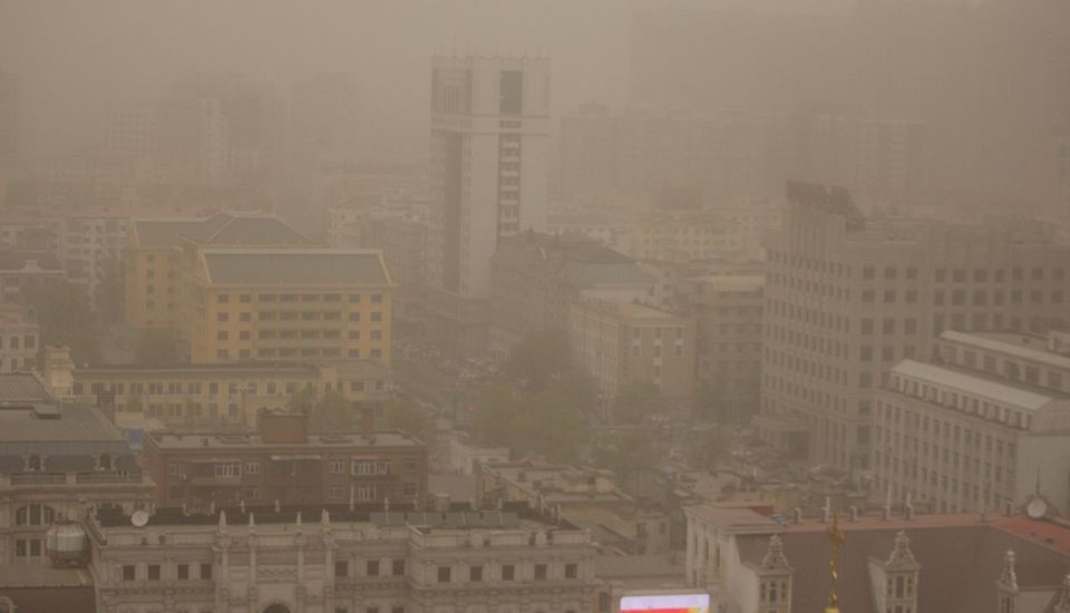 东北三省遭沙尘暴袭击 甘肃多地被“吞噬”（图）