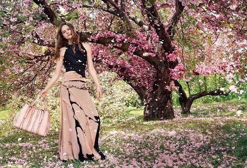 Bottega Venetay春装  落下浪漫花雨(组图)