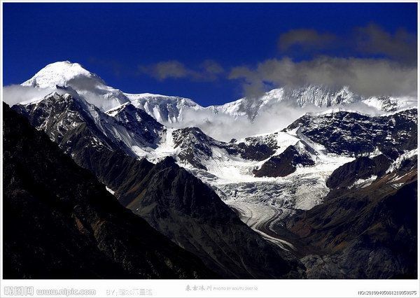 百川自板荡，立极是昆仑(图)