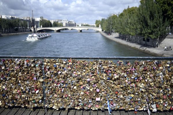 “爱的枷锁”见证爱情恒永（图）