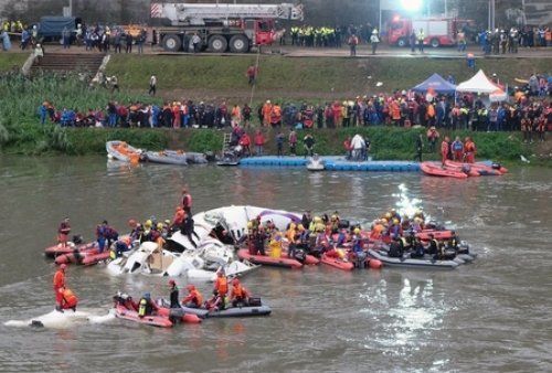 复兴坠机幕后 感人事迹多(组图)