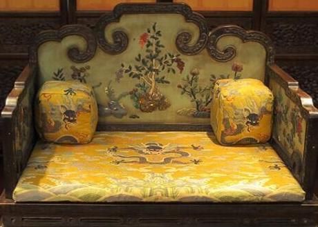 乾隆皇帝寶座 人民幣3616萬元成交 (图）