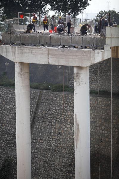 中国豆腐渣工程巡展(组图)