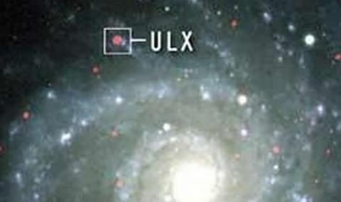 天文学家发现质量万倍于太阳的黑洞（图）