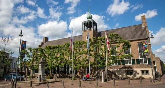 小鎮分屬於兩國 同城都算國際運費