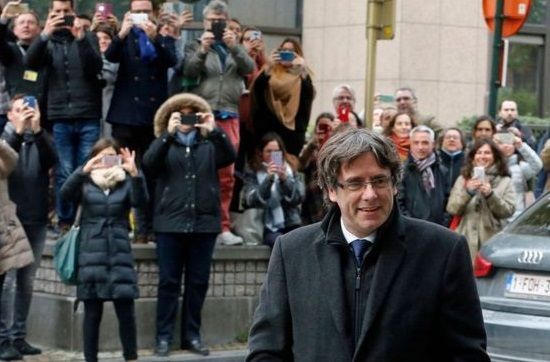 加泰前的領導人普伊格蒙特前往比利時警局拘留   法庭將決定是否遣返