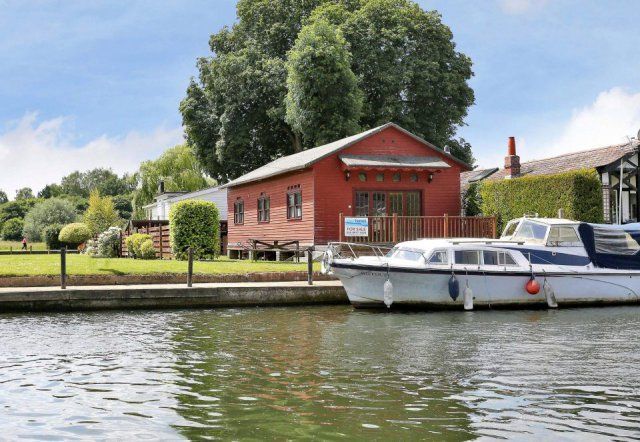 這座小木屋售價八百萬出行只能靠划船