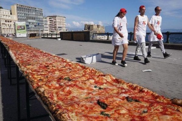世界最長披薩在美國出爐 打敗義大利紀錄