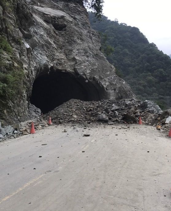 中橫公路167.5公里坍方搶通   戒護通行