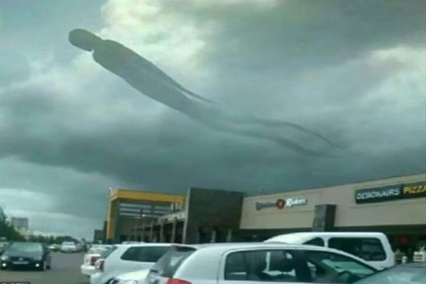 非洲天空現怪象 宛如哈利波特場景