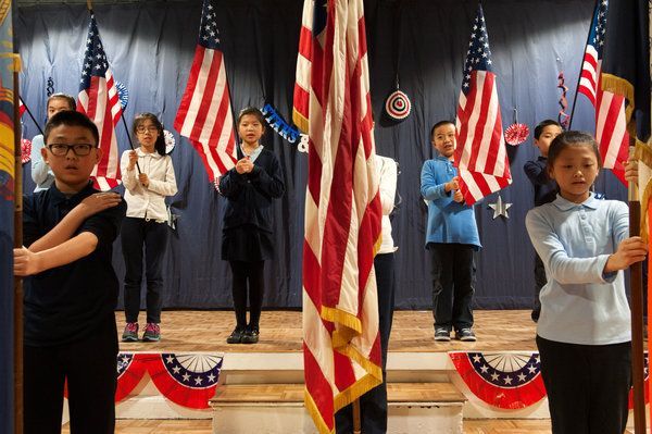 中國移民留守兒童返美 外媒:這些小家夥真不容易(圖)