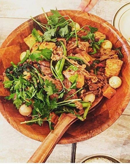 美新式中餐馆坚持传统中国菜，跻入主流社会