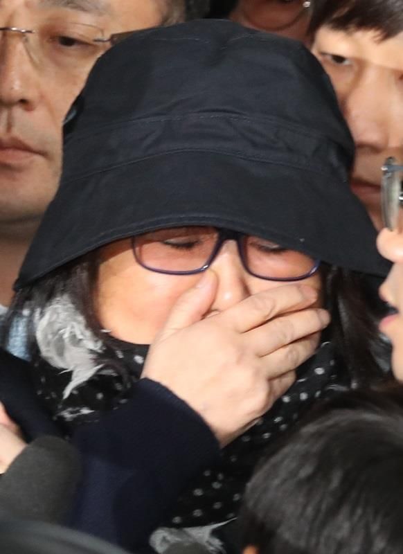 崔順實涉嫌干政 遭檢方拘留