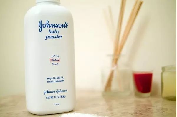 加州女子控強生爽身粉致癌獲賠七千萬