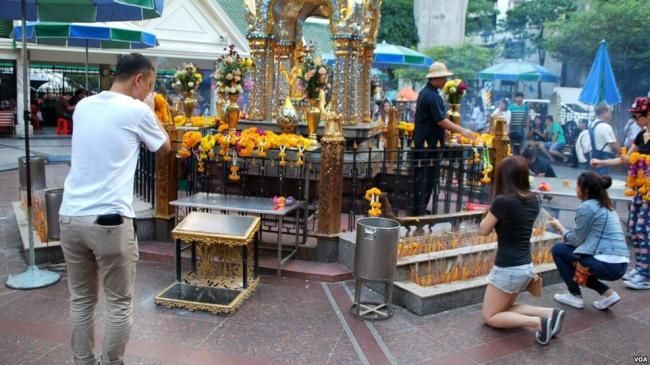 大和尚開私人飛機 泰國佛教危機