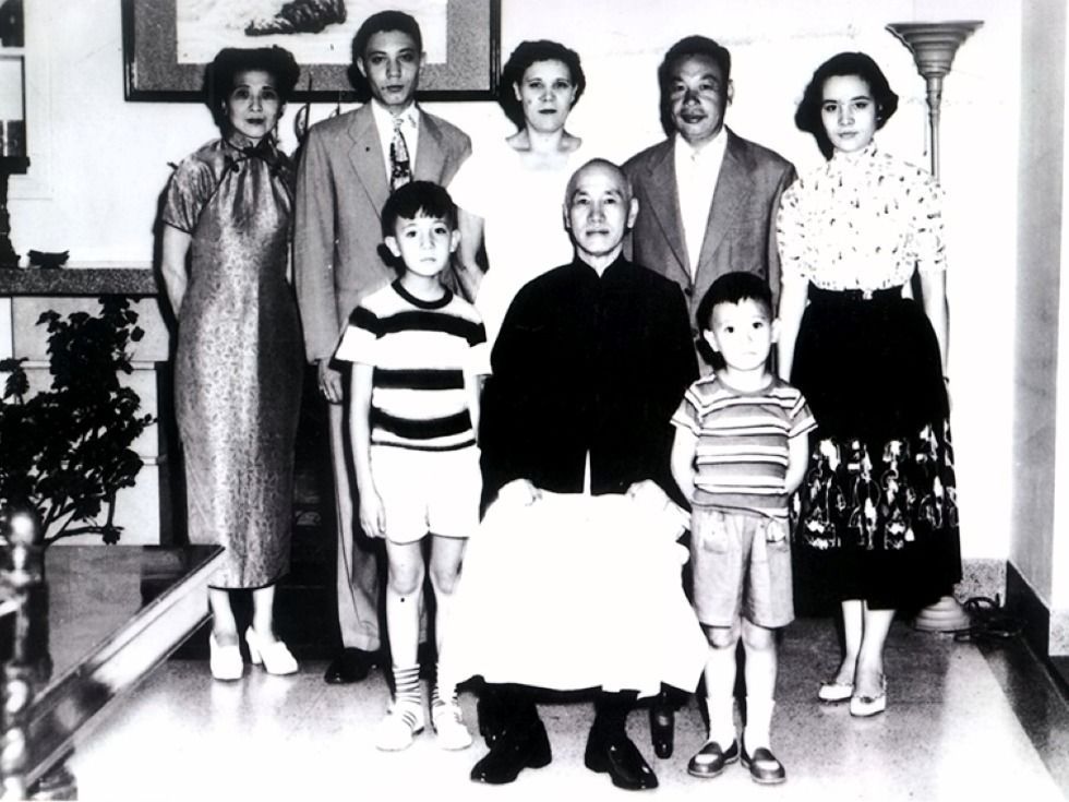 宋美齡在蔣介石棺材裡放了什麼神秘東西（圖）