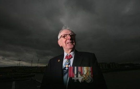 傳奇飛行員離世：歷11次墜機事故都沒死