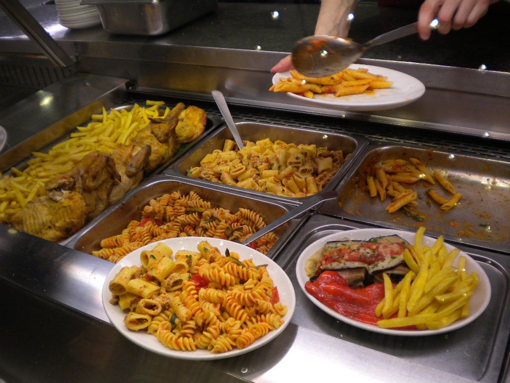 斐濟熱帶氣旋吹襲後，慢慢整理恢復