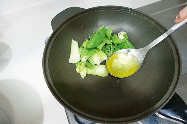 孕妇常用不沾锅 孩子又矮又笨