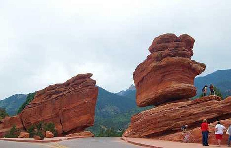 世界有十大不可思議的平衡岩(組圖)