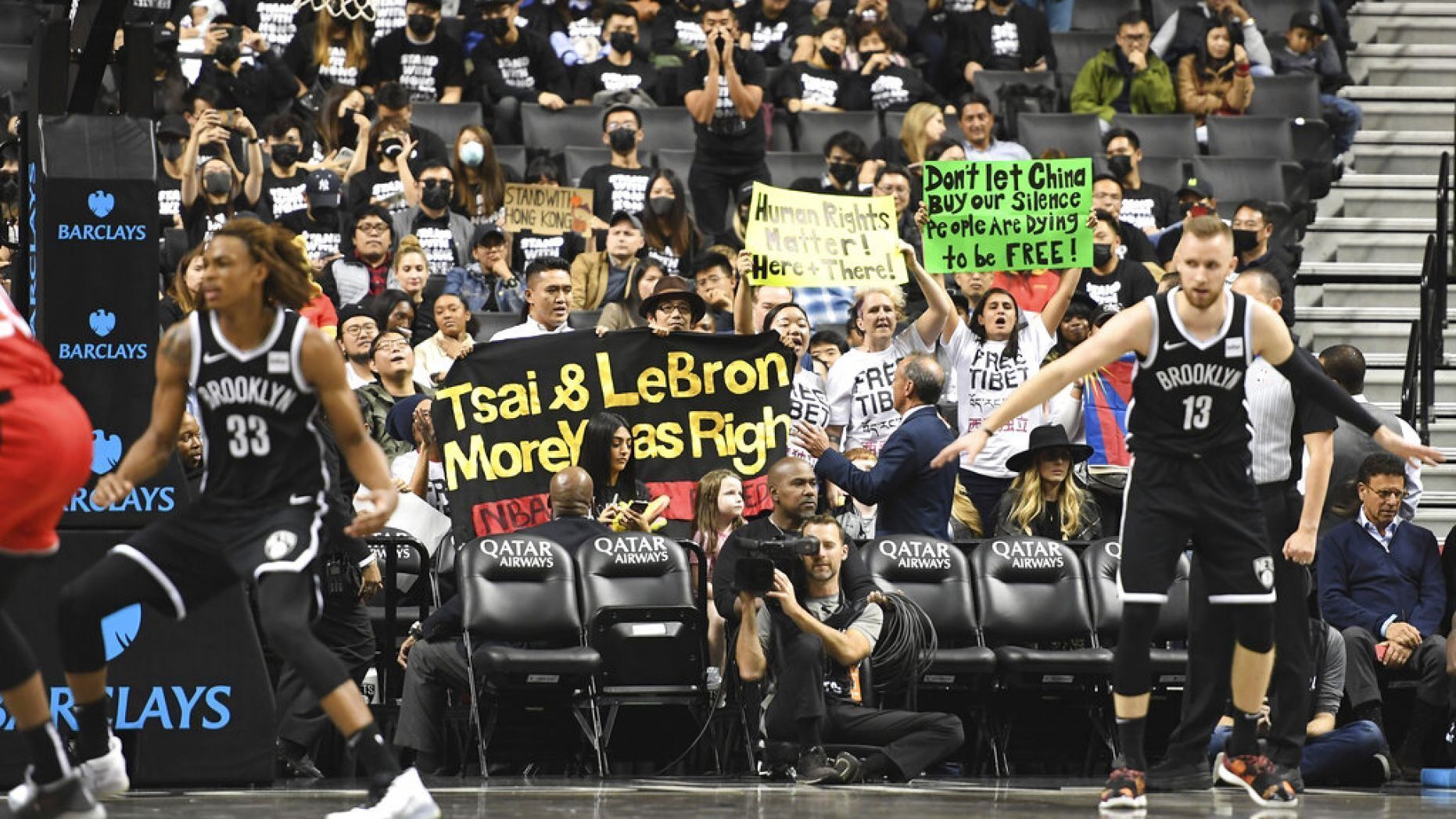 布魯克林籃網球迷看球賽挺香港