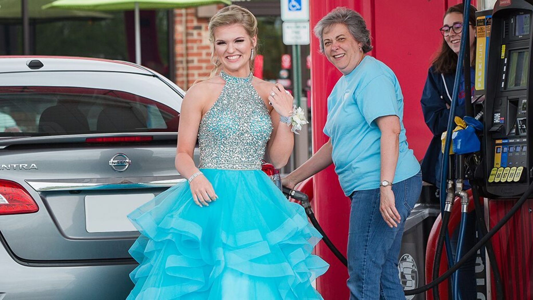 陌生人善意促成「灰姑娘」美麗之夜