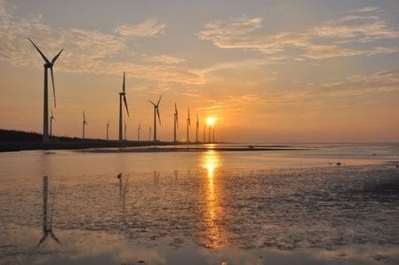 秋潮向晚天 黃昏的高美溼地（組圖）