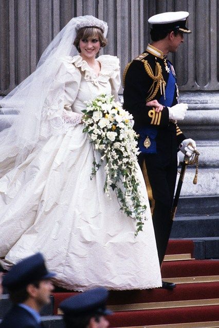 黛安娜王妃未公開的王室結婚照將被拍賣（组图）