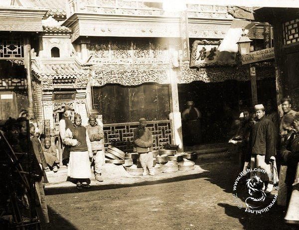 八國聯軍拍攝的晚清街市，百姓對朝廷戰敗已無所謂