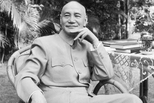 蒋介石的自我角色定位，有三：圣贤、豪杰、革命领袖。